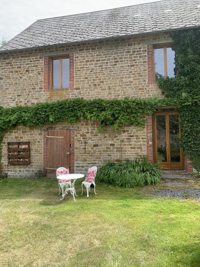 Les Rouges Terres Gites - La Vieille Grange Saint-Amand  Экстерьер фото